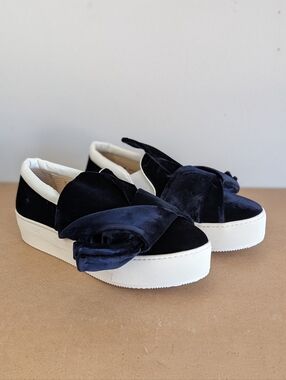 No. 21 | Navy Blue Velvet Bow Slip-On Shoes w White Platform Soles, Size 40